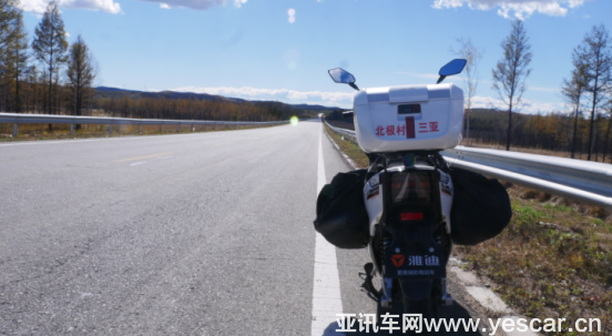 骑着雅迪E7穿越无人区，遇见中国最美的风景-焦点中国网