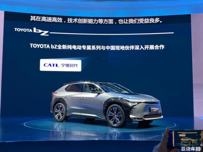 2021上海车展：丰田纯电SUV概念车bZ4X