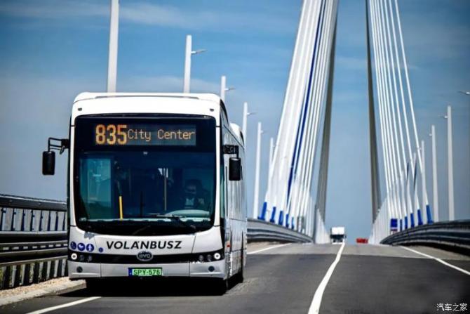 比亚迪首台跨国运营纯电动巴士交付使用