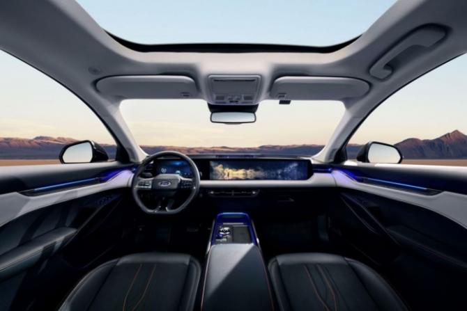 福特汽车新一代蒙迪欧极致性能搭配全新设计，演绎全新出行精彩
